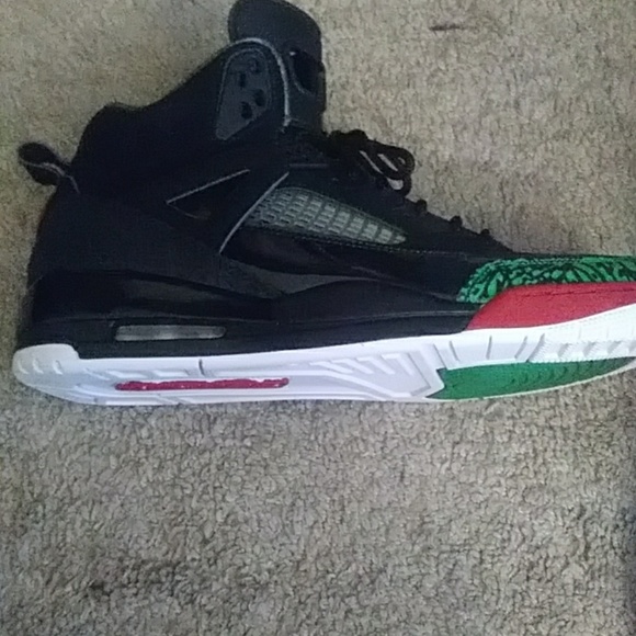 Spike Lee "Son of Mars" Jordans - Picture 2 of 4